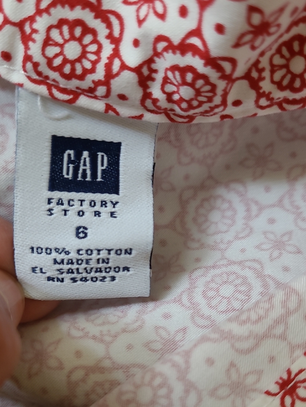 3/$25 Red And White Gap Skirt - Picture 5 of 6